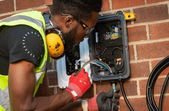 Complete EV Charger Installation Guide: Choosing Equipment, Preparing Electrical Systems, and Maintaining Performance